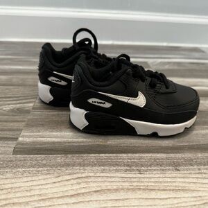 BRAND NEW Nike Air Max 90 - Size 6C
